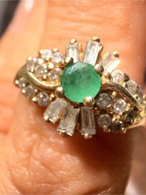 Vintage 1980s Ballerina 10kt Gold Emerald & Diamond Cluster Ring ACC8 .95 ctw